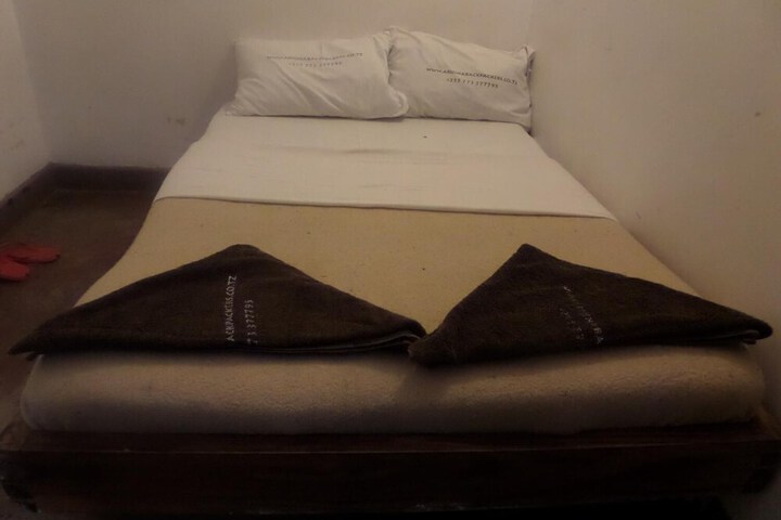 Room 6 of 9