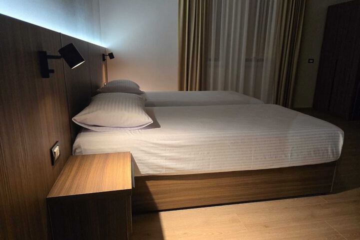 Room 6 of 22