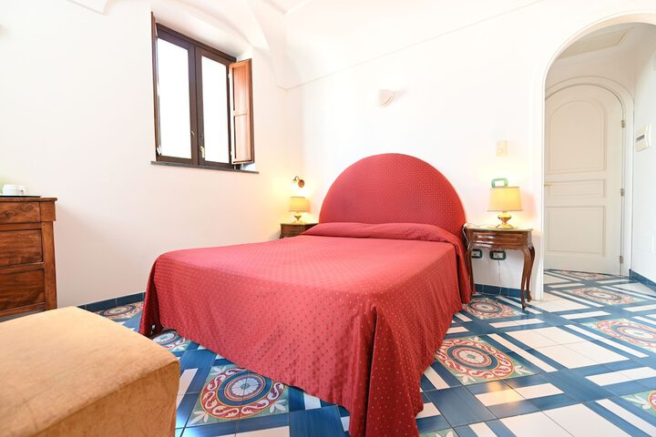 Room 7 of 28