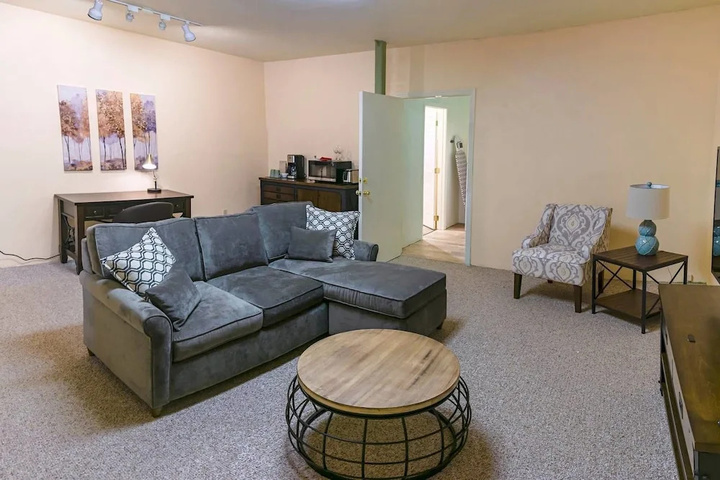 Room 4 of 9