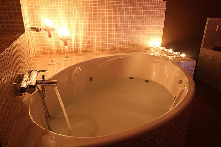 Hot tub