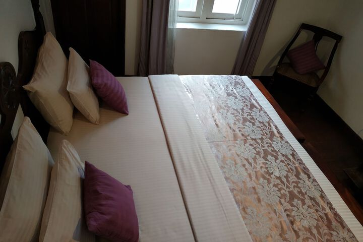 Room 9 of 31