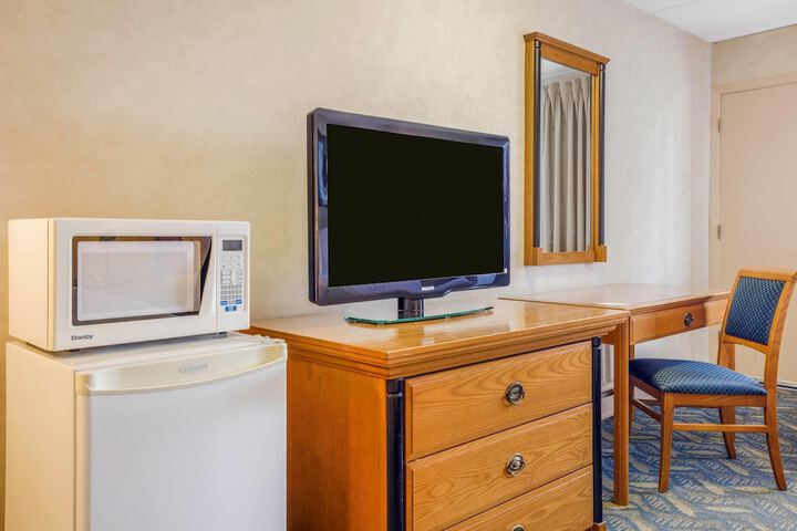 Room 52 of 108