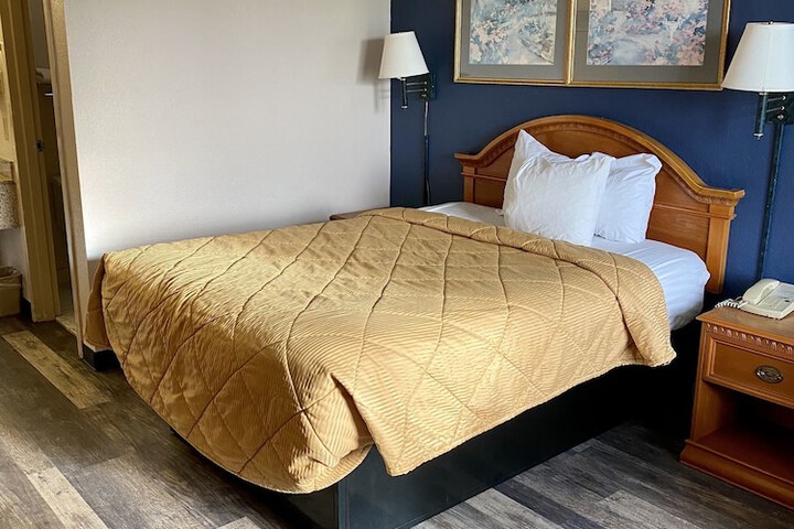 Room 6 of 69