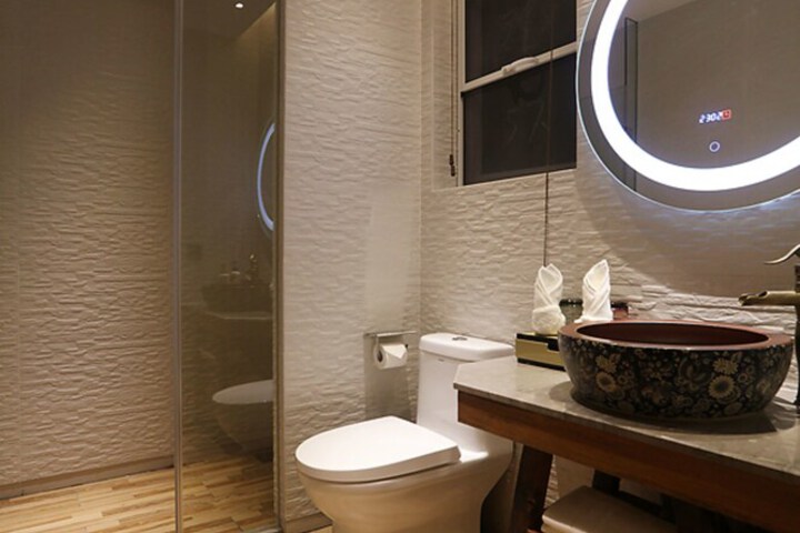 Room 15 of 16