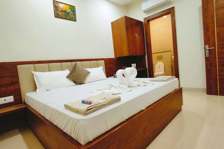 Room 5 of 6