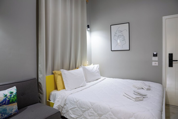 Room 5 of 90