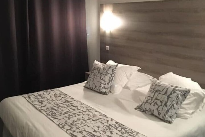 Room 12 of 32