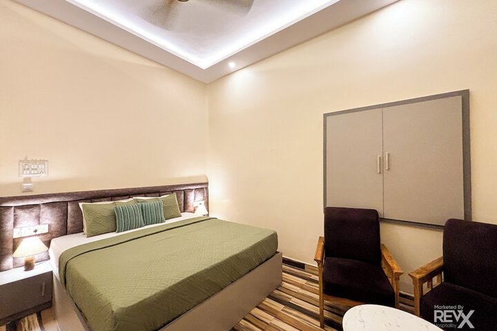 Room 53 of 80