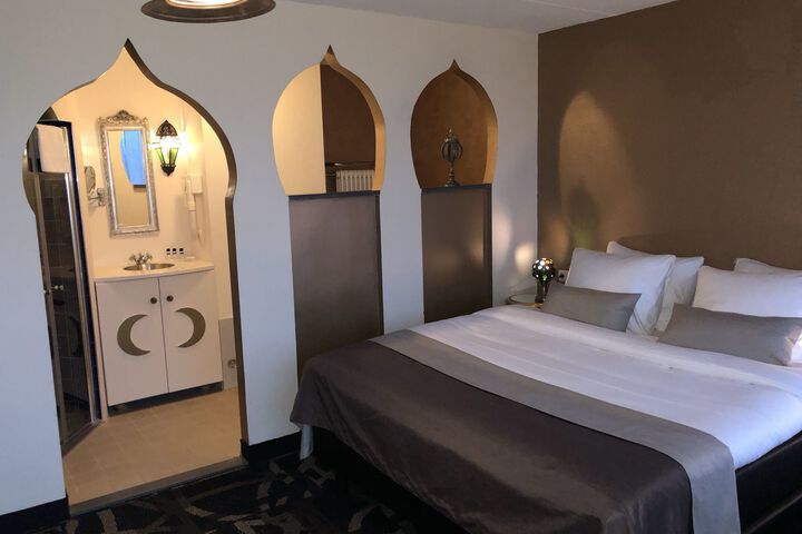 Room 32 of 77