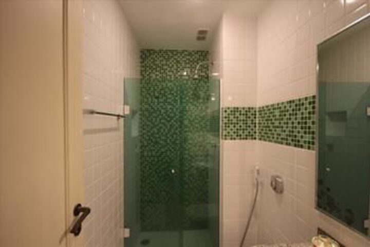 Room 4 of 43