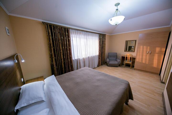 Room 72 of 79