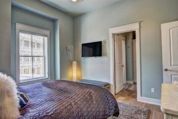 Room 34 of 47