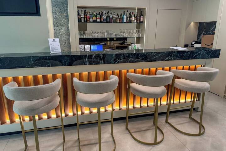 Lounge 97 of 133