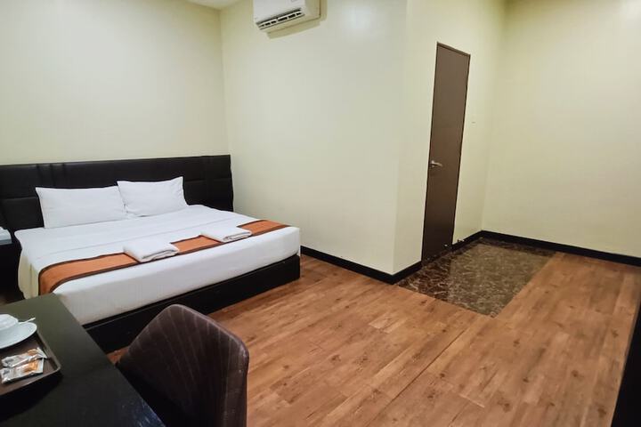Room 9 of 15