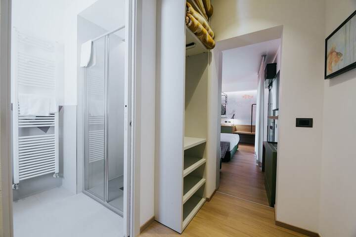 Room 9 of 48