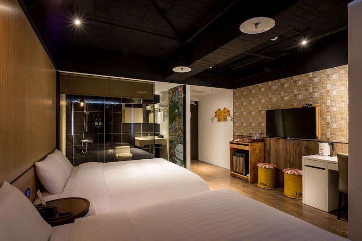 Room 28 of 77
