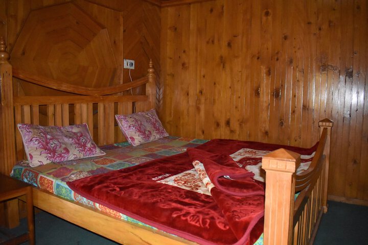 Room 3 of 9