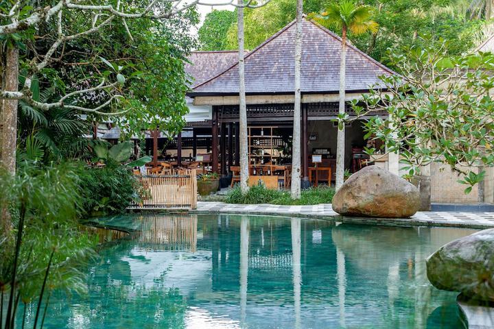 Pool Hotel