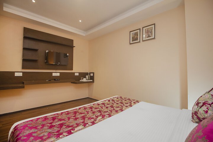 Room 6 of 37