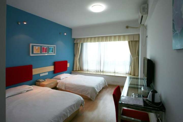Room 7 of 14