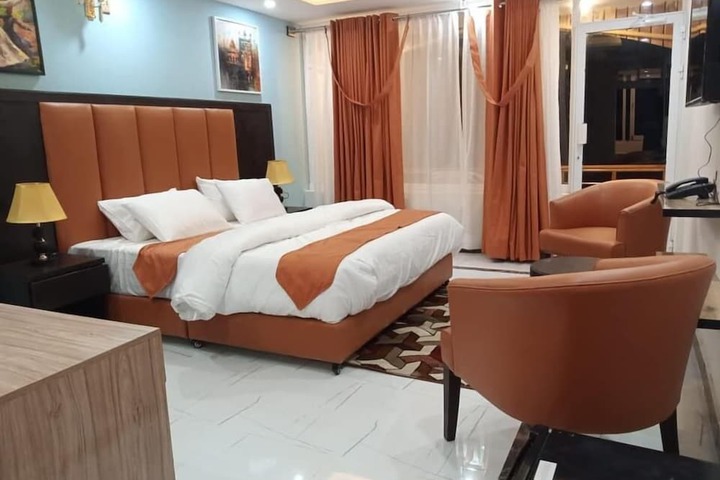 Room 13 of 23