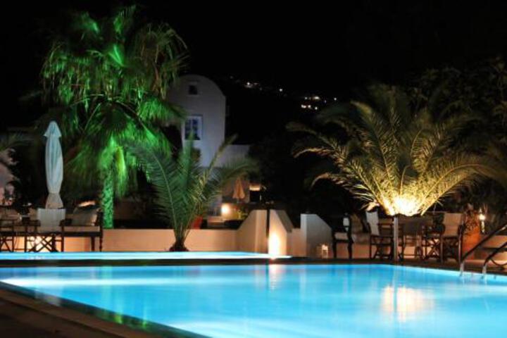 Pelagos Hotel Oia
