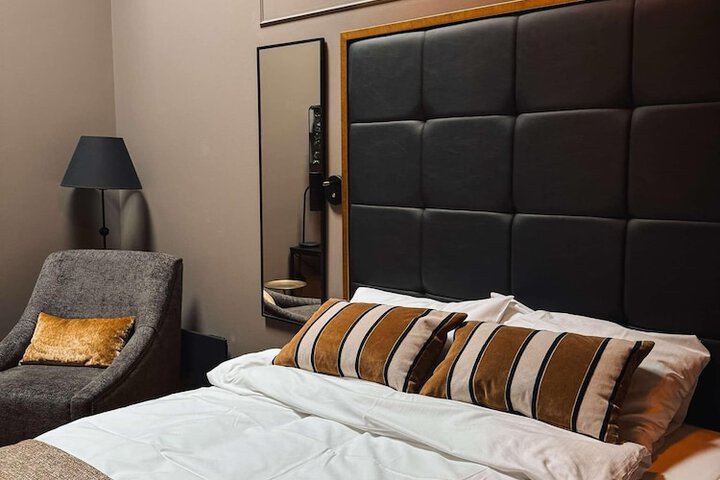 Room 5 of 14