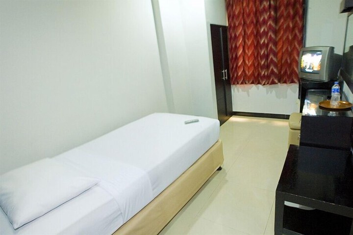 Room 17 of 24