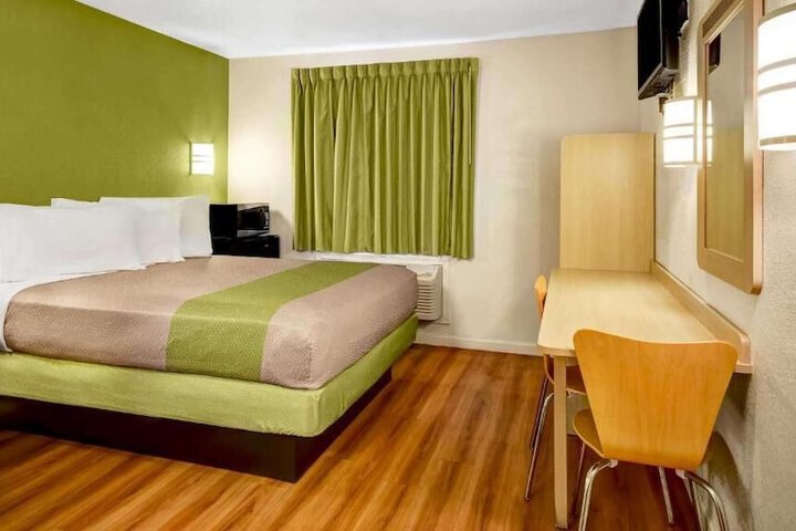 1 Bedroom Standard Queen Bed (11 of 14)