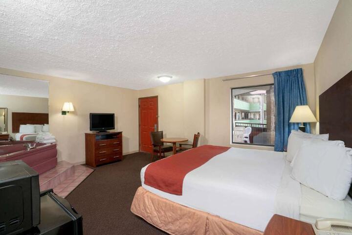 1 King Bed Deluxe (6 of 8)