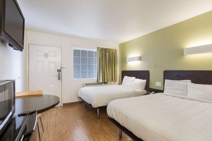 2 Double Beds (7 of 8)