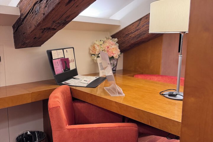 Room 200 of 290