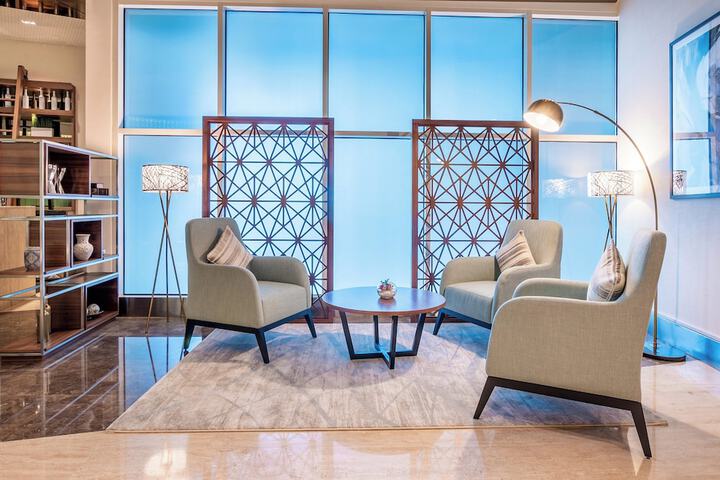 Lounge 144 of 178