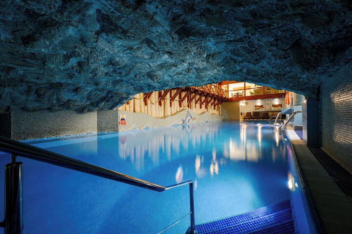 Pools & Facilities
