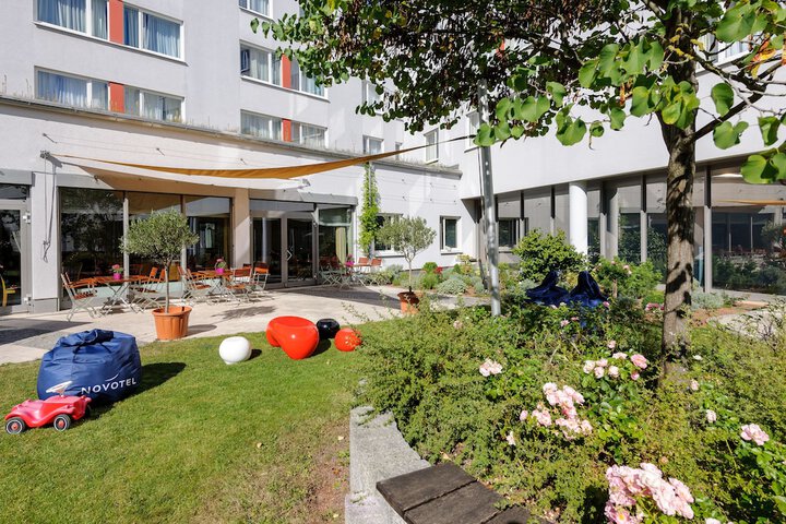 Hotel Exterior 64 of 74