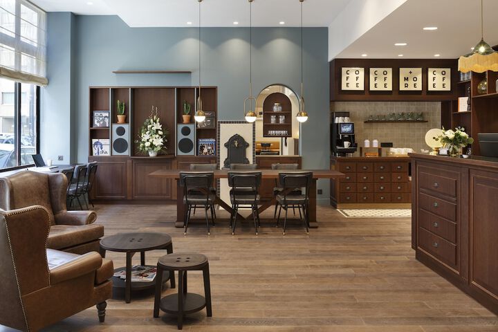 Entrance & Lobby