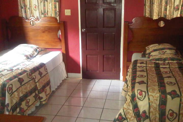Room 2 of 33
