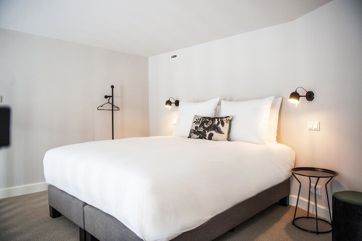 Room 4 of 62