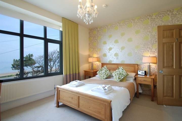 Room 5 of 28