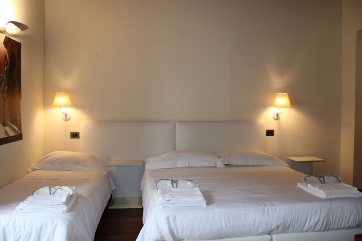 Room 13 of 48