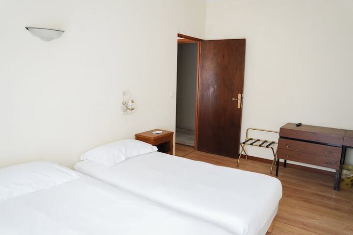 Room 16 of 32