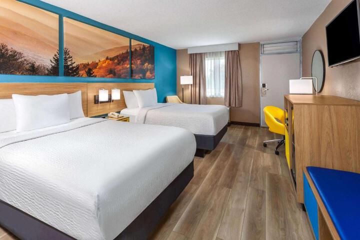 1 Double Bed Mobility Accessible (9 of 13)