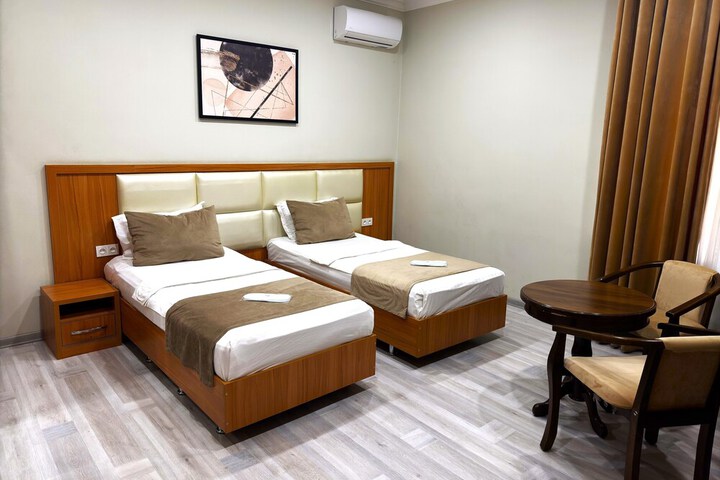 Room 8 of 17