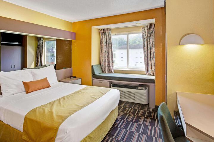 1 Queen Bed (11 of 13)