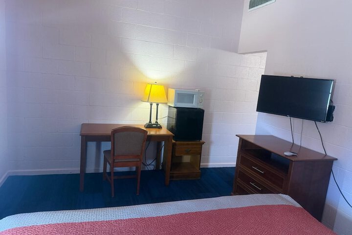 Room 6 of 17