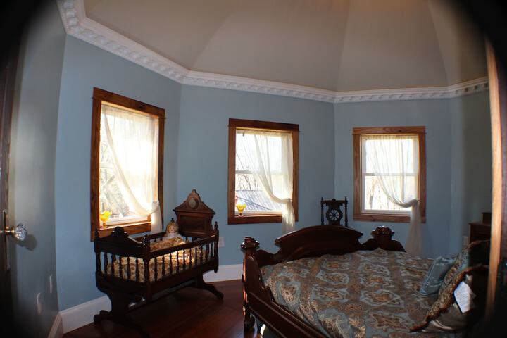 Room 3 of 66