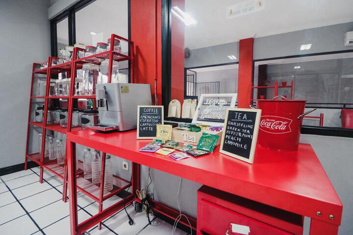 RedDoorz Plus Near RS Fatmawati 2