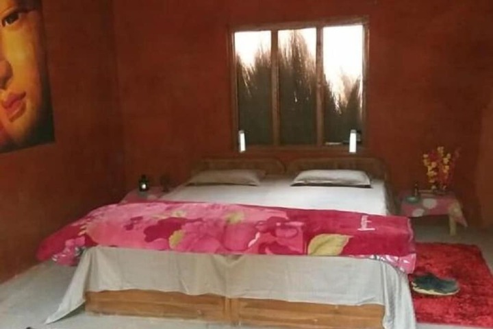 Room 10 of 38