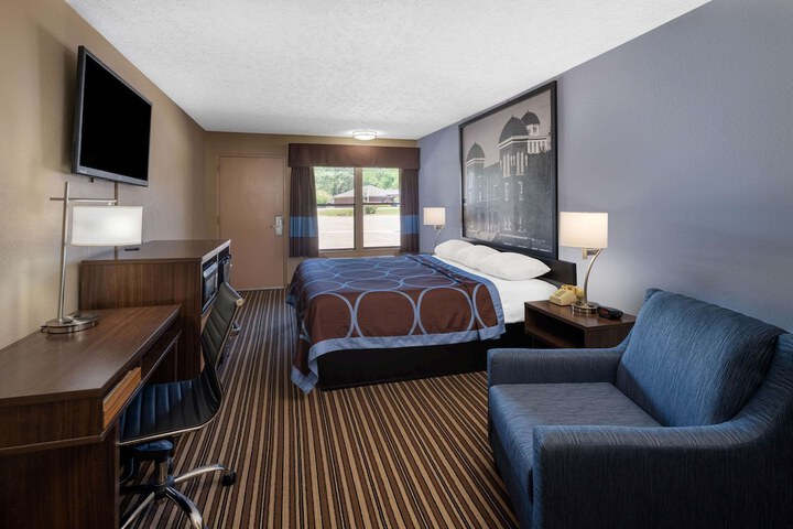 1 King Bed (9 of 10)